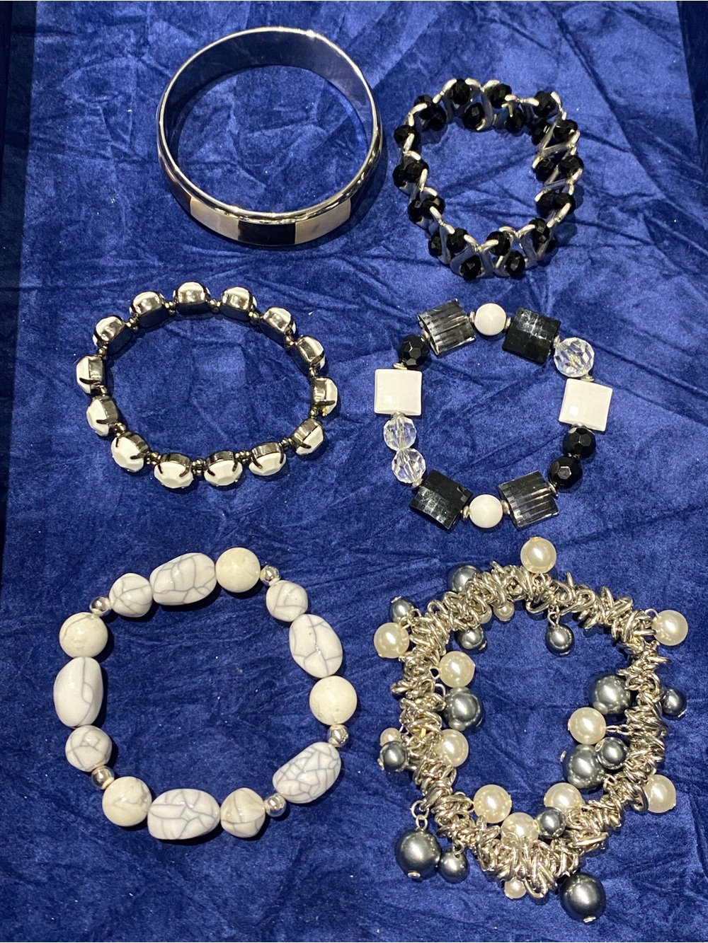 Lot of vintage black & white bracelets stretch (6 pieces)